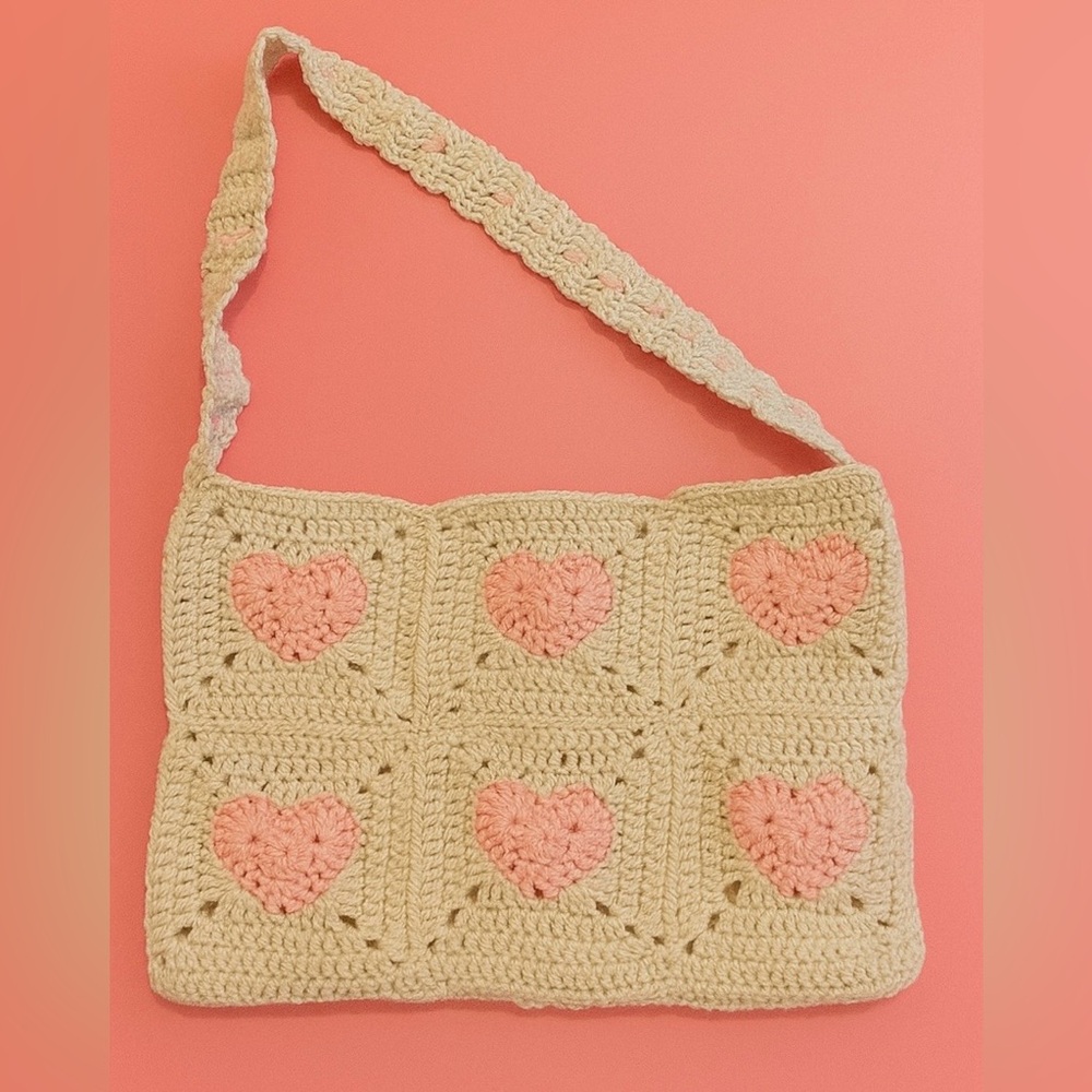 Chic Crochet Heart Shoulder Bag - Beige and Peach